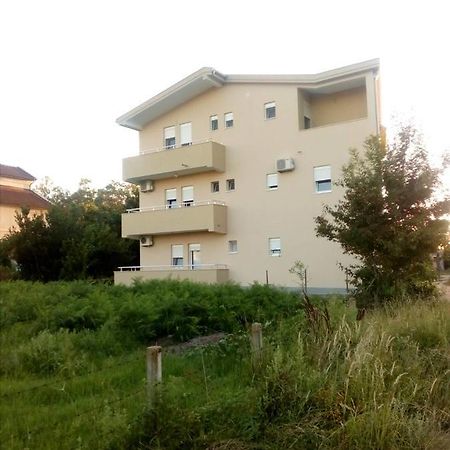 Tufio Apartmani Улцин Екстериор снимка